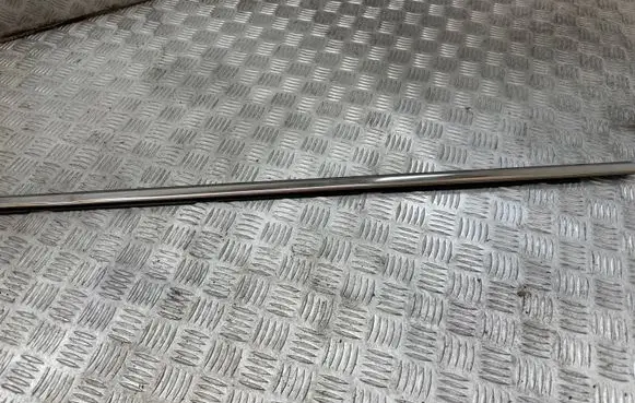 Peugeot 3008 II Front door glass trim molding 9811580380
