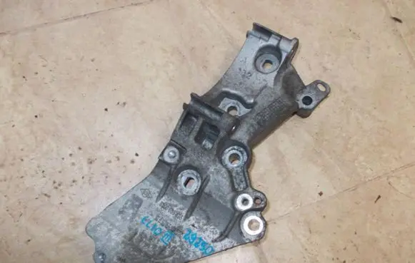 Renault Clio III Generator/alternator bracket 8200669495