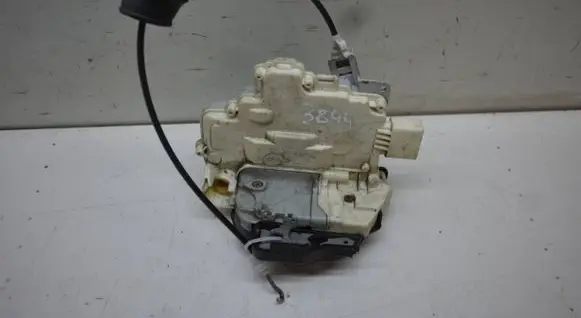 Seat Exeo (3R) Front door lock