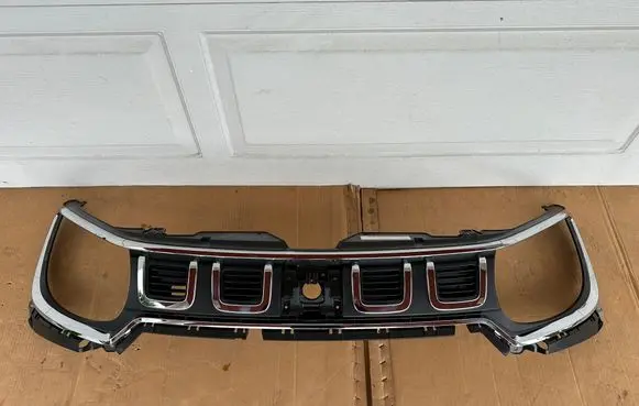 Suzuki Ignis Front bumper upper radiator grill 721117330