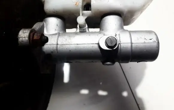 KIA Sedona Master brake cylinder