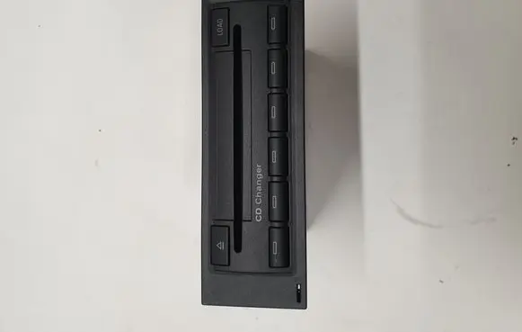Audi A4 S4 B7 8E 8H CD/DVD changer 8E0035111D