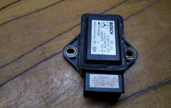 Mercedes-Benz E W211 ESP acceleration yaw rate sensor A0025426618 0265005246
