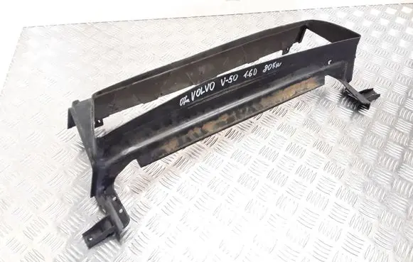 Volvo V50 Intercooler air channel guide 