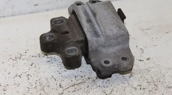 Audi TT TTS Mk2 Engine mount bracket 1K0199555BE