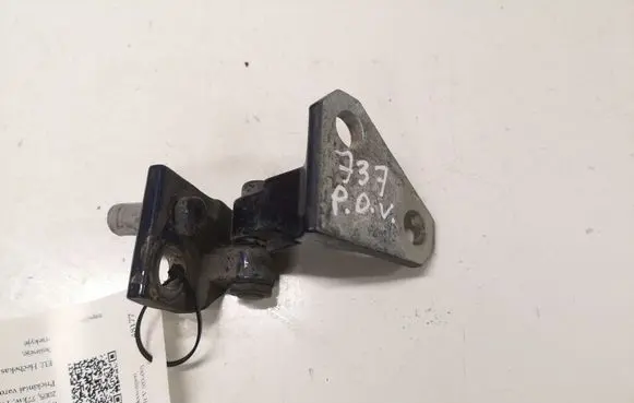 Volkswagen Golf V Front door upper hinge