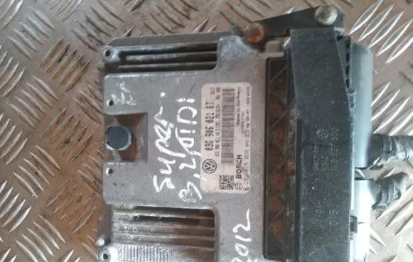 Skoda Superb B6 (3T) Engine control unit/module 03G906021QT 0281018026