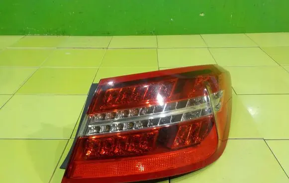 Mercedes-Benz E C207 W207 Rear/tail lights A2078200264 XP277