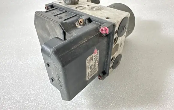 Audi A6 S6 C5 4B ABS Pump 4B0614517G