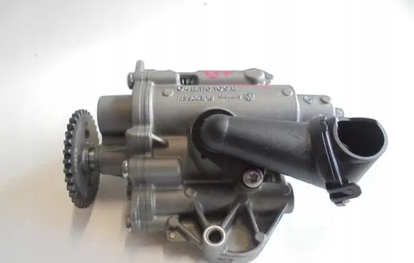 Volkswagen Golf VII Oil pump 04E115109E