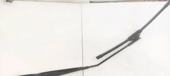 Volvo V50 Front wiper blade arm 30698250