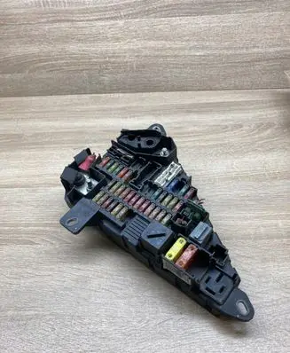 BMW 5 E60 E61 Fuse module 6906558 6906603