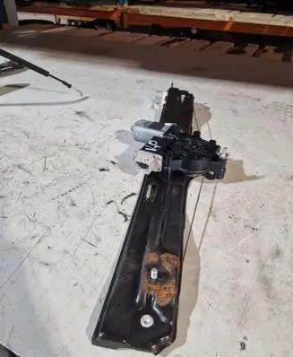 Fiat 500L Front door window regulator with motor 51957504