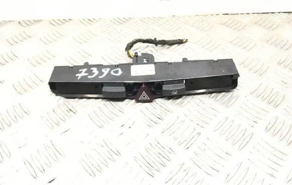 Opel Astra H Hazard light switch 13100105 03758075