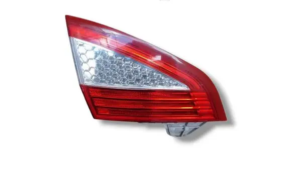 Tailgate rear/tail lights