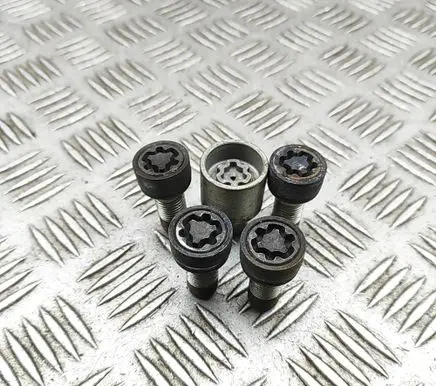 Audi A4 Allroad B9 Anti-theft wheel nuts and lock 4F0698139C