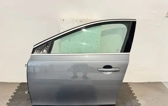 Volvo V40 Front door