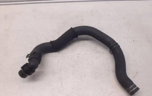 Mercedes-Benz C W204 Engine coolant pipe/hose 2048305596