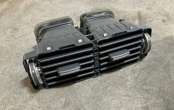 Land Rover Evoque II Rear air vent grill GX63014A22AB GJ32014A22AA