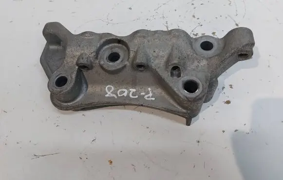 Engine mounting bracket