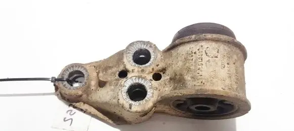 Volkswagen PASSAT B5 Rear axle beam mounts housing 4b0501522e 8e0501522h