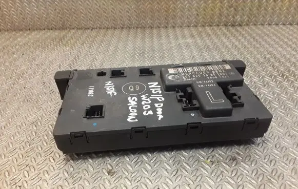 Mercedes-Benz C W203 Door control unit/module 2038201585 A2038201585