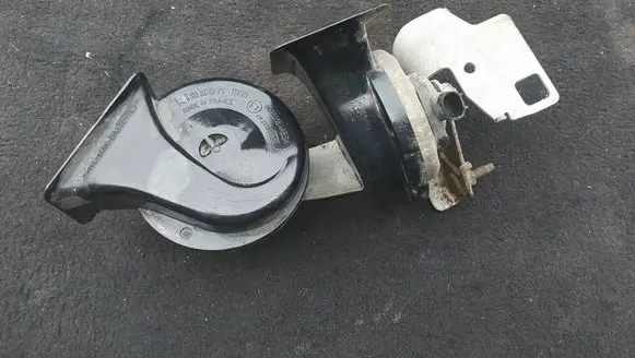 BMW 5 E60 E61 Horn signal 0092016