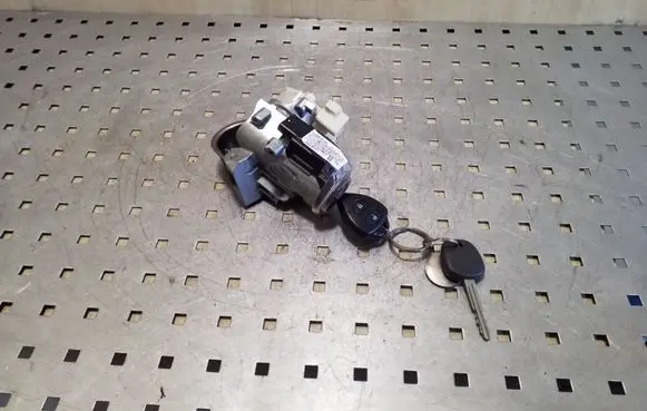 Toyota RAV 4 (XA30) Ignition lock 45020426