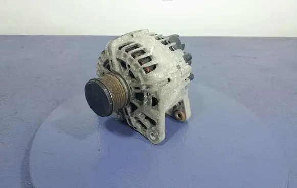 Renault Megane III Generator/alternator 231000027R