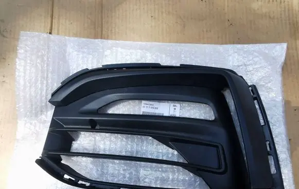 BMW 1 F40 Front fog light trim/grill 51117459715 51117475993 Kratka zderzaka przód lewa bmw f40