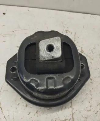 BMW 7 E65 E66 Engine mount bracket 6771917 31102005 6862351