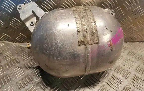 Mercedes-Benz E W211 Air suspension tank/reservoir 2113200115