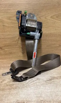 Volvo V70 Rear seatbelt 39859410