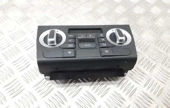 Audi A3 S3 A3 Sportback 8P Climate control unit 8P0820043BG