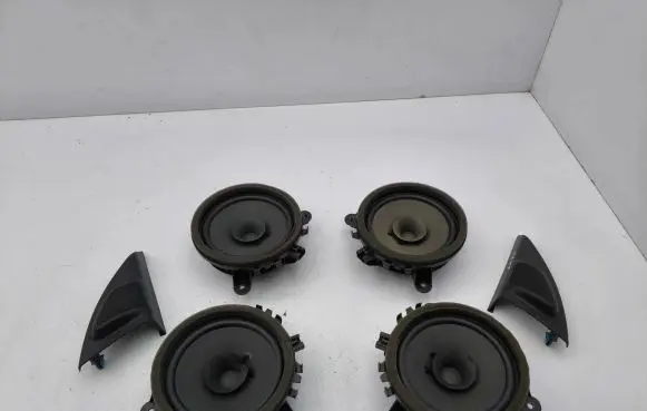 Volvo V70 Audio system kit 30657444 30781066 30781065