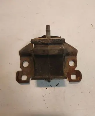 Nissan Pathfinder R51 Engine mount bracket