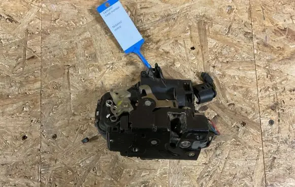 Skoda Octavia Mk1 (1U) Front door lock 