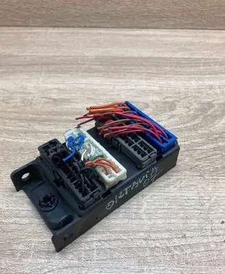KIA Sorento Fuse module 913103E810