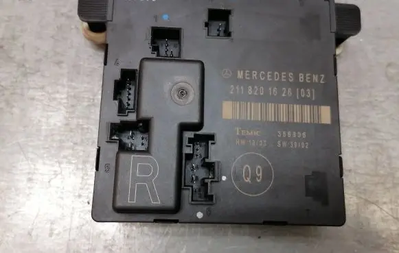 Mercedes-Benz E W211 Door control unit/module 2118201626