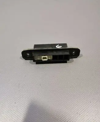 Toyota Avensis T270 Tailgate opening switch 