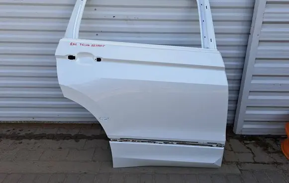 Volkswagen Tiguan Allspace Rear door 
