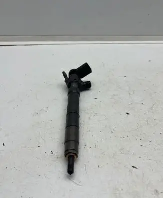 Volkswagen Golf VII Fuel injector 28565336 0039315318H 4137FM23R45