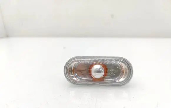 Front fender indicator light