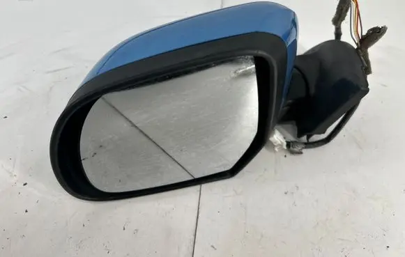 Nissan Leaf I (ZE0) Front door electric wing mirror E20210098