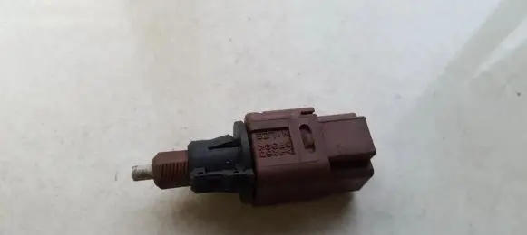 Nissan Note (E11) Brake pedal sensor switch