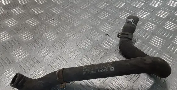 Engine coolant pipe/hose