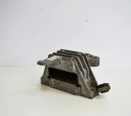 Opel Insignia A Engine mount bracket 13227712