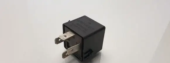 Mercedes-Benz A W168 Other relay A0025421319 V23134B52X336
