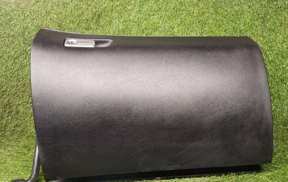 Glove box