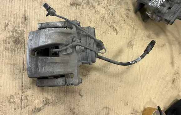 Audi Q7 4M Rear brake caliper